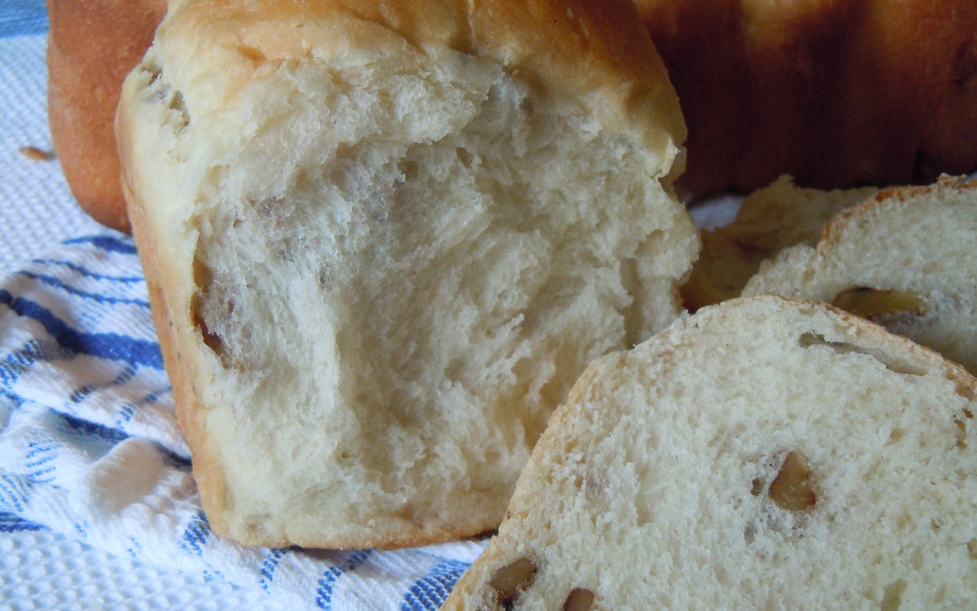 Pan de molde con queso crema y nueces
