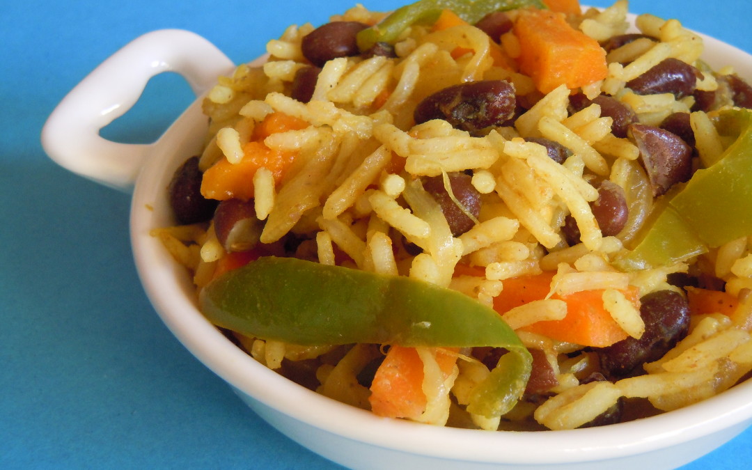 Pilaf de arroz especiado con verduras y mango y una teoría ampliamente demostrada