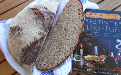 Pan negro de “Festín de Hielo y Fuego. El manual de cocina oficial”.